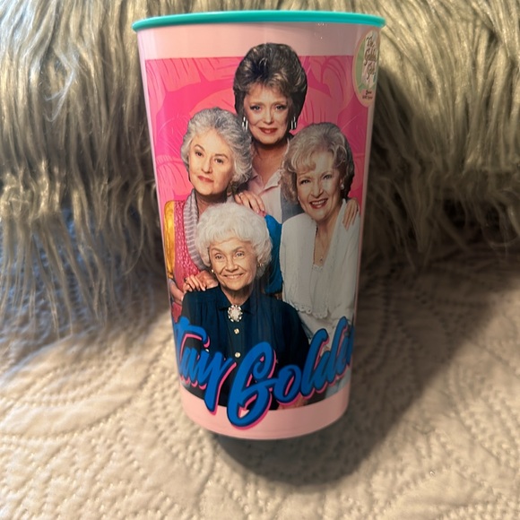 2new Golden Gorls plastic cups. - Picture 6 of 6